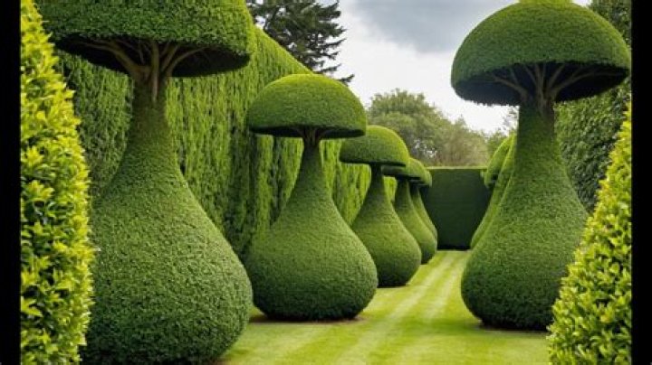 10 Disney Characters We’d Love to See in Topiary Form