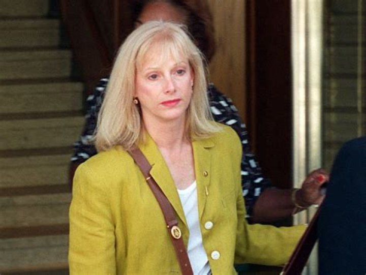 Actress Sondra Locke Dies