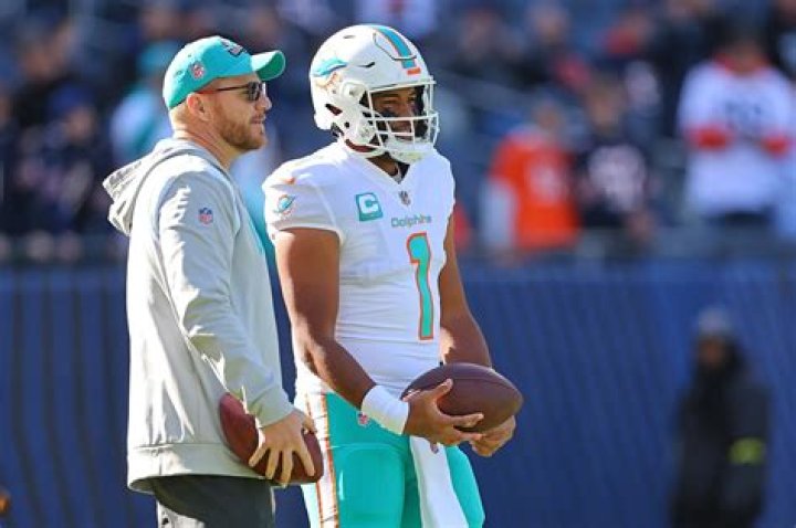 Darrell Bevell Decides to Stay With Dolphins & Decline Offensive Coordinator Interviews With the Jets & Commanders – Celeb Secrets