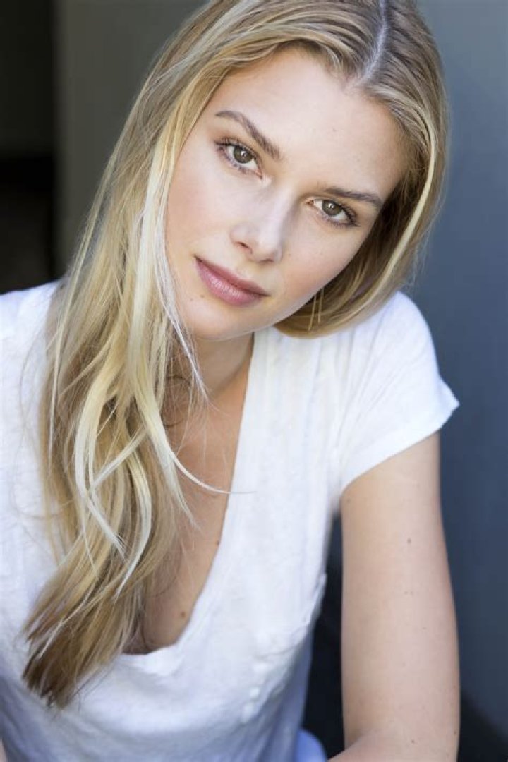 EMMA ISHTA – Celeb Secrets