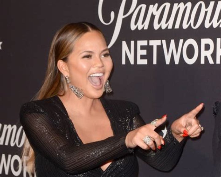 What Makeup Does Chrissy Teigen Wear?