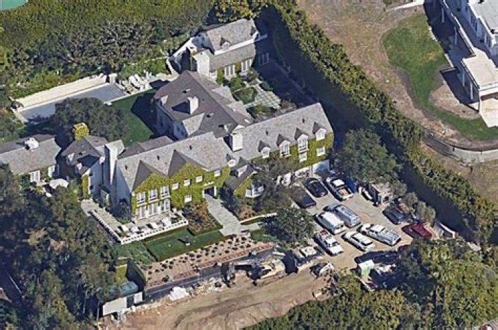 Where Does Tom Cruise Live?